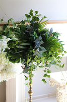 zielona dekoracja na złotym świeczniku stojaku, Green Felitera