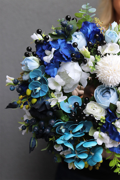 Pytanie Na Śniadanie, niebieski wianek na drzwi