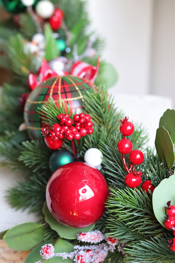 Apart American Christmas, świąteczna girlanda na kominek