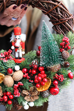 Dziadki Do Orzechów Small, świąteczny wianek dekoracyjny, rozp.36cm  