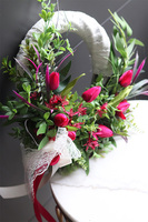 Tulipanowa Amarantia, wiosenny wianek dekoracyjny