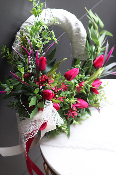 Tulipanowa Amarantia, wiosenny wianek dekoracyjny