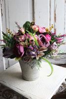 Grefiano, kompozycja kwiatowa w szarej donicy, wym.30cm