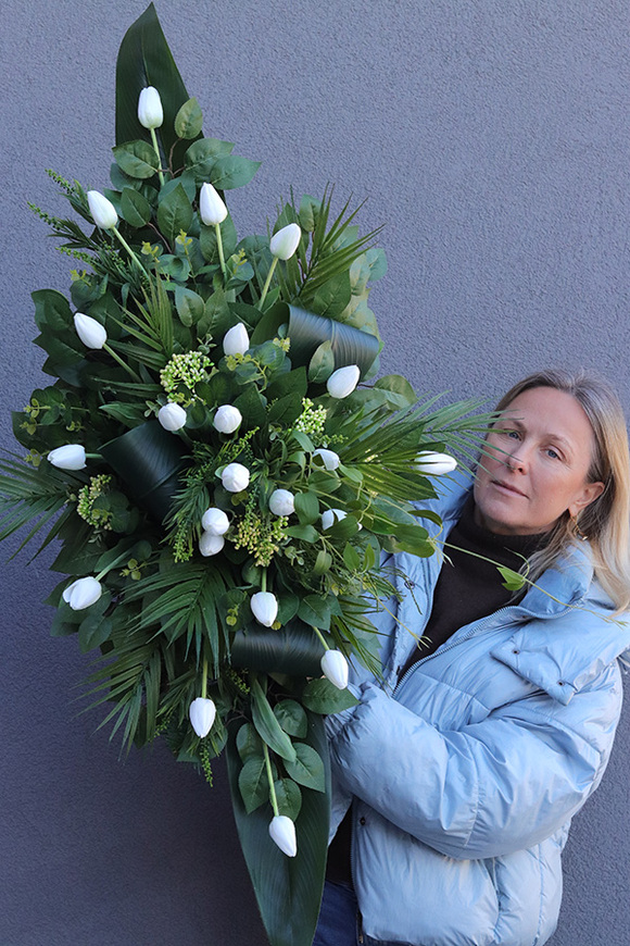 Hollandia White, girlanda nagrobna na desce