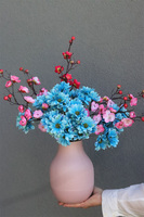 Meluzyna La Guel, kompozycja kwiatowa w wazonie