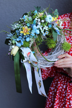 Easter Blue, wielkanocny wianek na drzwi z jajkami, rozp.30cm