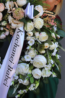 Dolera Pink, wieniec / wiązanka pogrzebowa ze wstęgą, śr.68cm 