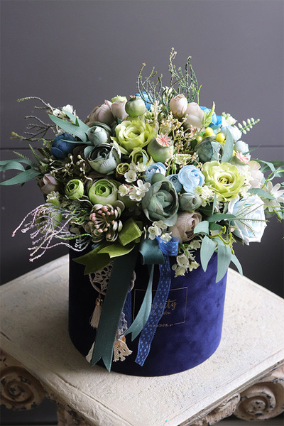 Blue House, welurowy flowerbox z kwiatami