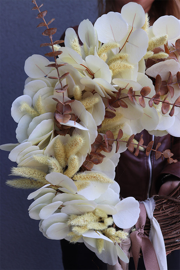 Bohotera, asymetryczny wianek na drzwi