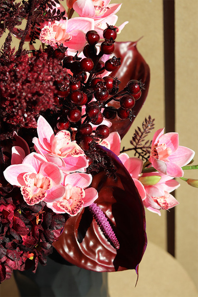 Bettina Arturia Bordo, dekoracyjny bukiet w wazonie