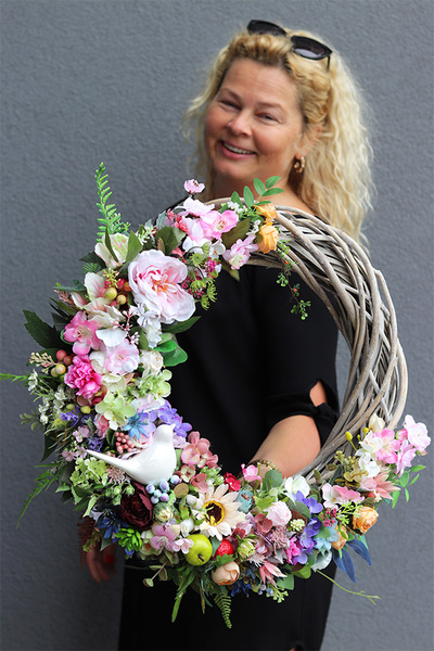 Klerta, asymetryczny wianek z ptaszkiem