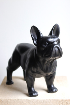 Dog in the Fog, figurka pies bulldog B, czarny, wys.27cm