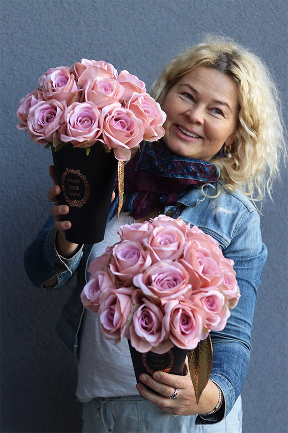 Cappuccino Cafe 2, flowerbox z różami