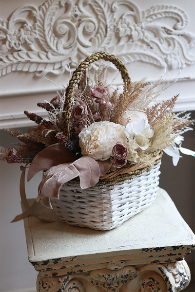 Boho Romance, kompozycja kwiatowa w koszu