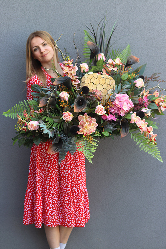 Big Dorissa, komplet dekoracji nagrobnych