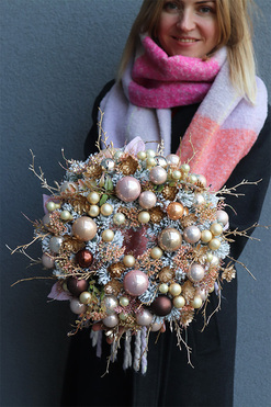 Creamy Pink, pastelowy bożonarodzeniowy wianek, śr.28cm 