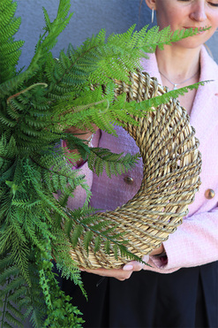 Paprocie, asymetryczny zielony wianek, rozp.100cm