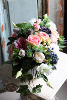 Editta, kompozycja kwiatowa w biało-srebrnej misie, wym.32x39cm