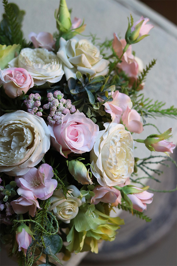 Geristo, kompozycja kwiatowa w srebrnej donicy, wym.30x30cm