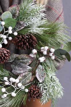 Frozen Time, zimowy wianek iglasty z szyszkami, rozp.47cm