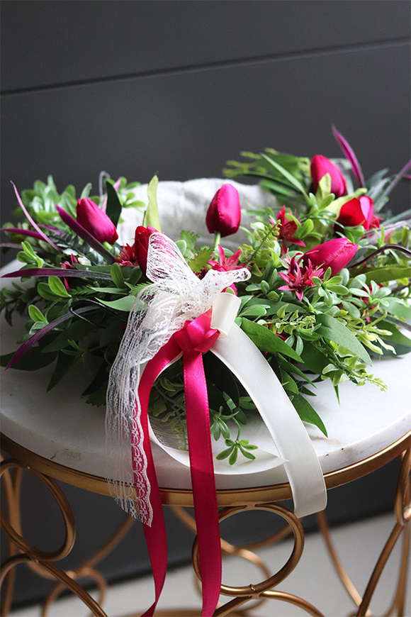 Tulipanowa Amarantia, wiosenny wianek dekoracyjny