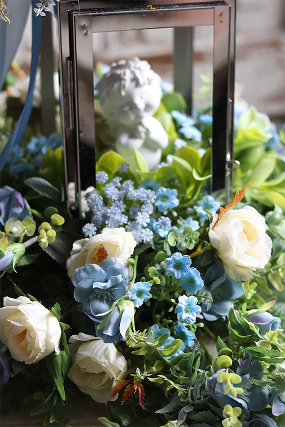 Angelo Blue Garden, kompozycja nagrobna ze srebrnym lampionem, wys.50cm 