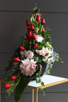 Monenia Volcan, kompozycja nagrobna w misie