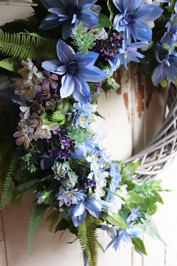 asymetryczny niebieski wianek na drzwi, Nieboskłon, śr.49cm  