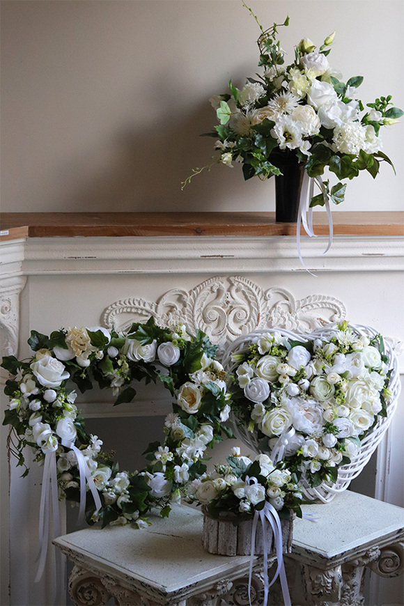 Biała Winnica Rosano, kompozycja kwiatowa w kształcie serca