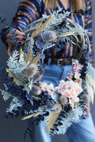 Dark Blue Modern, nowoczesny wianek dekoracyjny z suszem