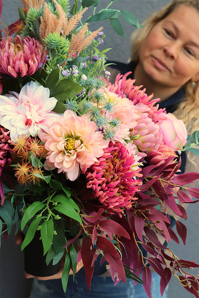 Astry Pink, bukiet nagrobny we wkładzie