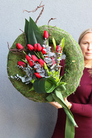 Tulipany Red 2, elegancki wieniec nagrobny z tulipanami, śr.45cm