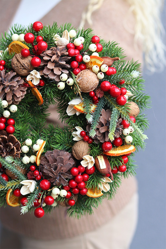 Xmas House, świąteczny wianek z pomarańczami
