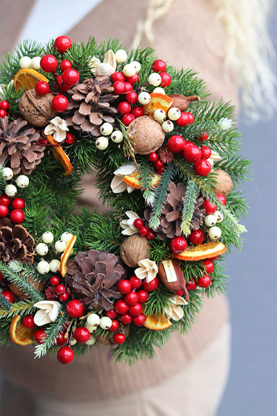 Xmas House, świąteczny wianek z pomarańczami