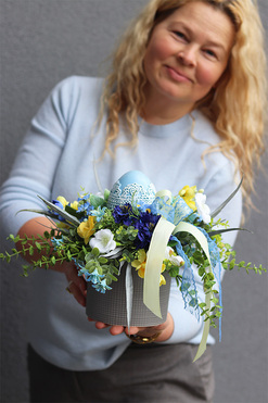 Wiosenna Romana, stroik wielkanocny z zajączkami, wys.24cm