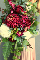 Ruberia, nagrobny bukiet z bordową chryzantemą