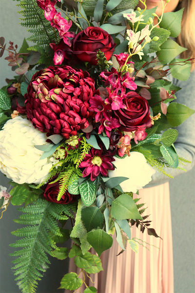 Ruberia, nagrobny bukiet z bordową chryzantemą