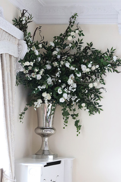 Biały Dworek Saute B, kompozycja kwiatowa do Twojej donicy, wym.140x150cm