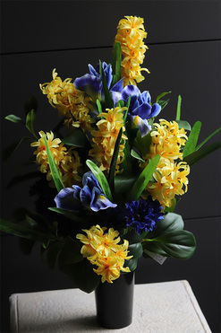 Leodiana Blue, wiosenny bukiet nagrobny we wkładzie, wys.55cm  