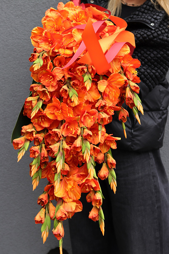 Fireland, pomarańczowy bukiet nagrobny do położenia