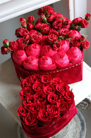 czerwony flowerbox z różami na walentynki, Serce Welurowe