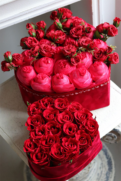 czerwony flowerbox z różami na walentynki, Serce Welurowe