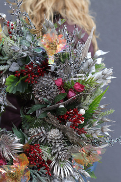 OD RĘKI Glamour Winter, zimowy wianek z kwiatami, śr.45cm