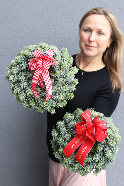 Frozen Christmas Mini, B, świąteczny wianek z kokardą