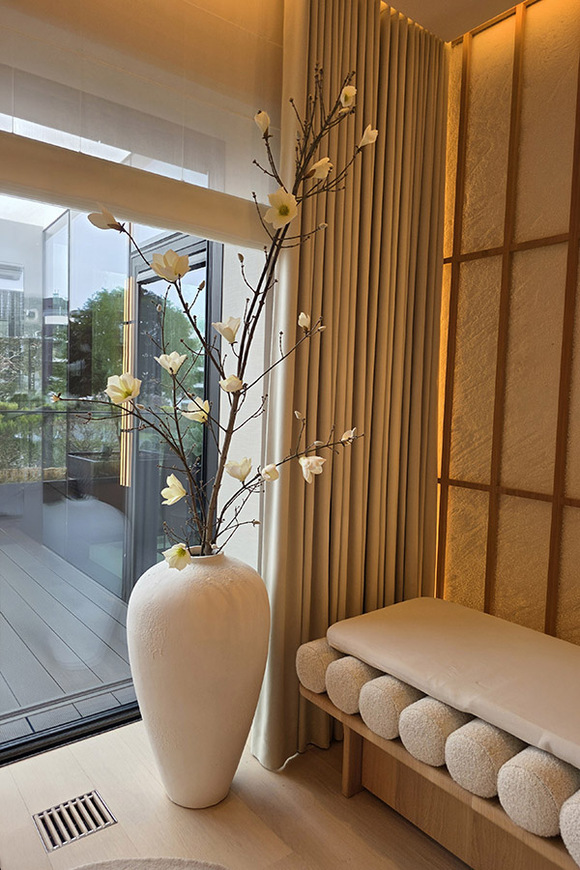 Magnolia Real, gałązka sztuczna na drewnie