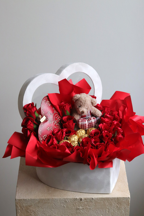 Teddy Chocolates, flowerbox z czekoladkami na walentynki