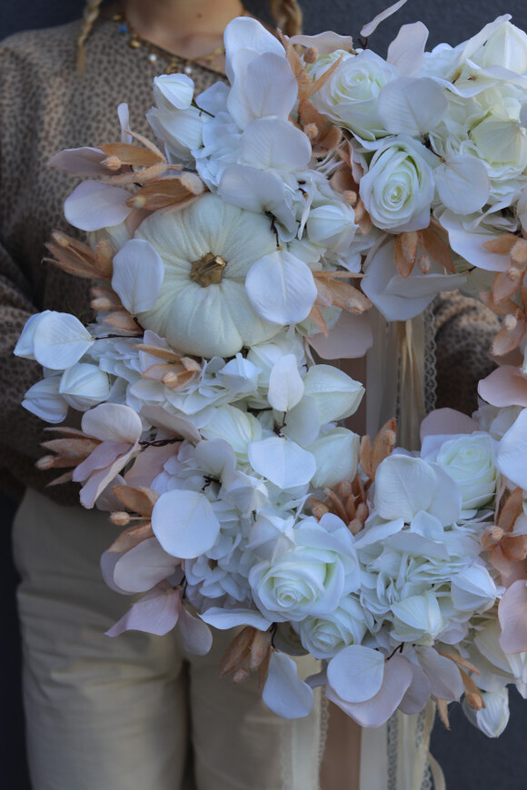 Benicia, biały jesienny wianek