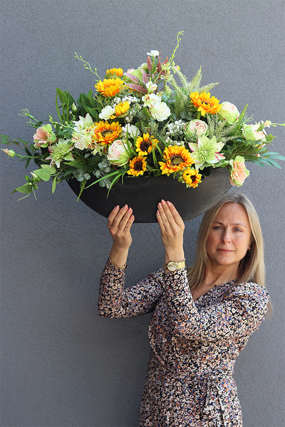 Złote Wspomnienia, kompozycja nagrobna ze słonecznikami