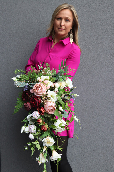 Hefra, bukiet nagrobny z różami