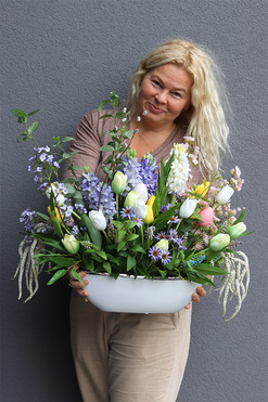 Wiosenne Trele Laos, kompozycja kwiatowa w naczyniu, wym.57x75cm